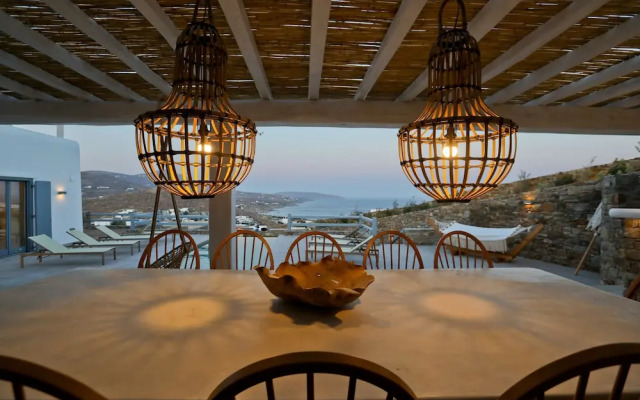 Villa Moonflower