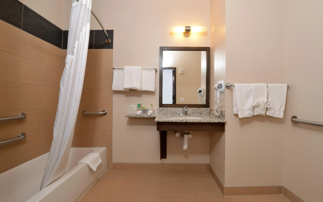 Holiday Inn Express & Suites Globe by IHG