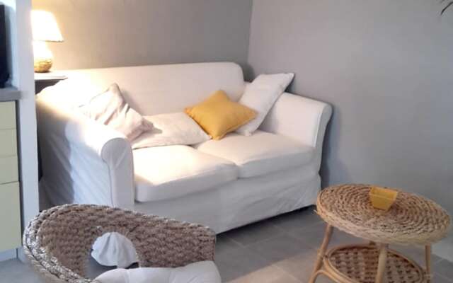 House With one Bedroom in Villeneuve, With Enclosed Garden and Wifi