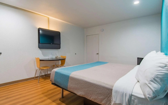 Motel 6 San Bernardino, CA - Downtown