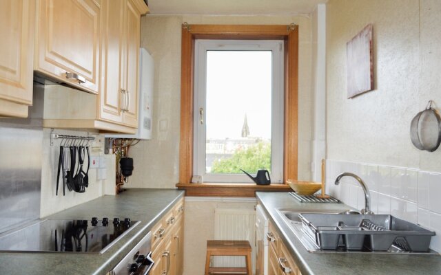 2 Bedroom Apartment Near Leith Walk