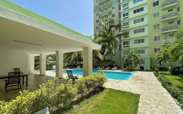 Oceanfront Condo in Ave. España Sleeps 8