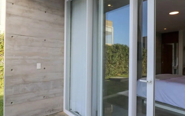 w Modern 4BR Villa With Private Pool in Paracas
