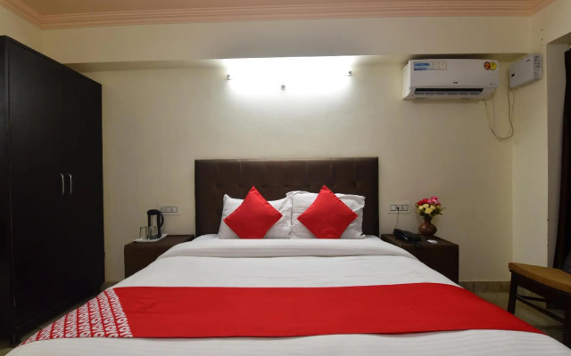 OYO 28555 Sandalee Comforts