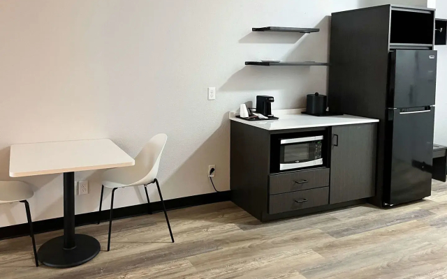 Studio 6 Elkhart, IN