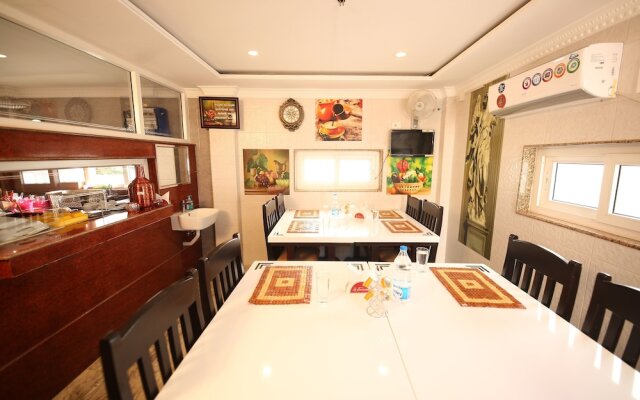 Le Emmaus Residency