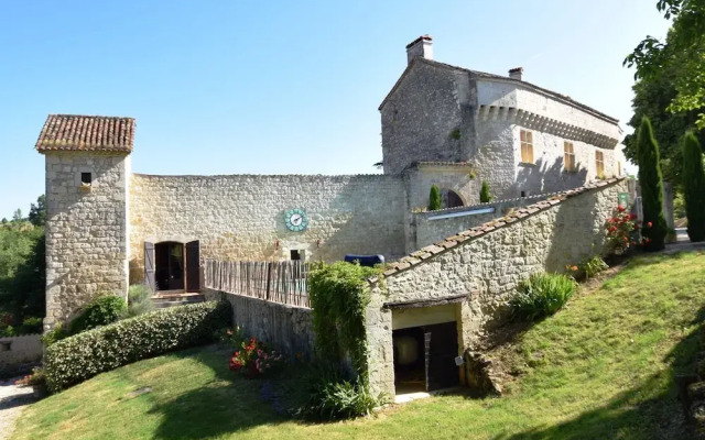 Rustic Castle in Bon-Encontre with Terrace