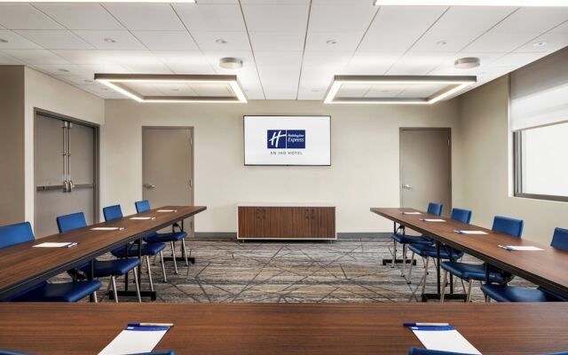 Holiday Inn Express Strathroy by IHG