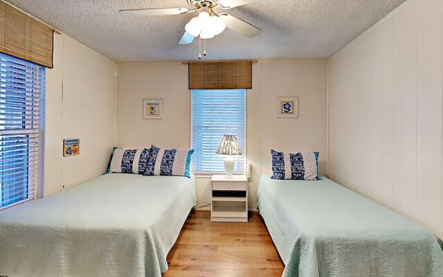 The Purple House - Four Bedroom Home