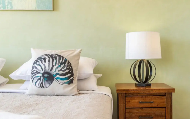 Ocean Views Galore - Airlie Beach