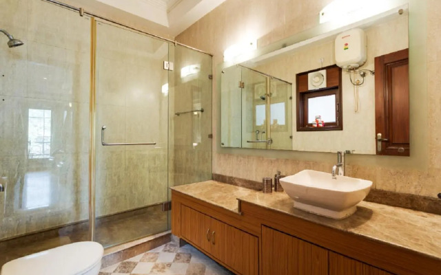 Hostie Aarna-4 BR apt near Moolchand/Apollo, S. Delhi