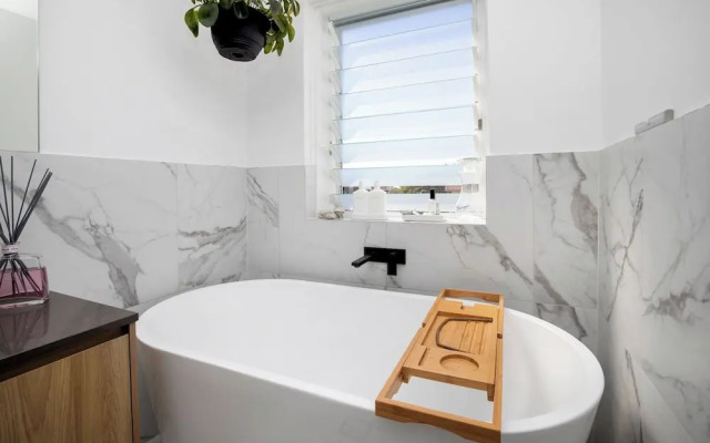 Palm Beach Luxe Townhouse walk to Beach