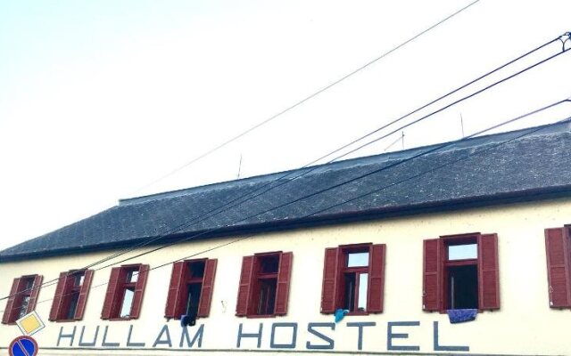 Hullam Hostel