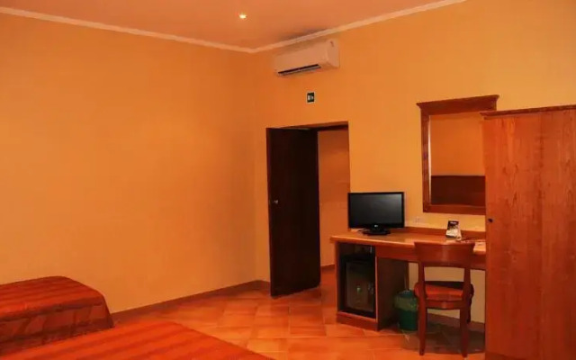 Colonna Room Rental