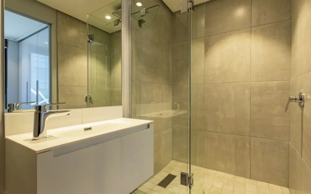 16 On Bree Executive Apartment