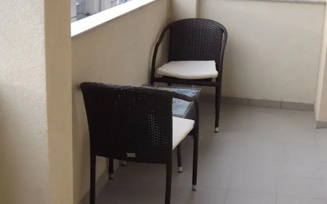 Apartment 5 Double Bed & Bidet Sleeps 2 Guests