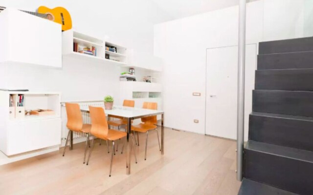 Modern and Beautiful 2 bed Flat Near the Colosseum