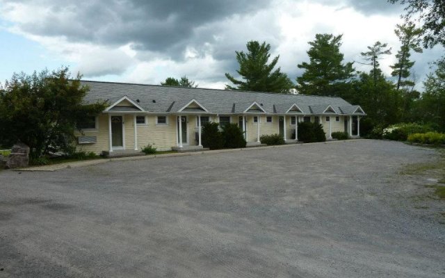 The Burleigh Falls Inn & Suites