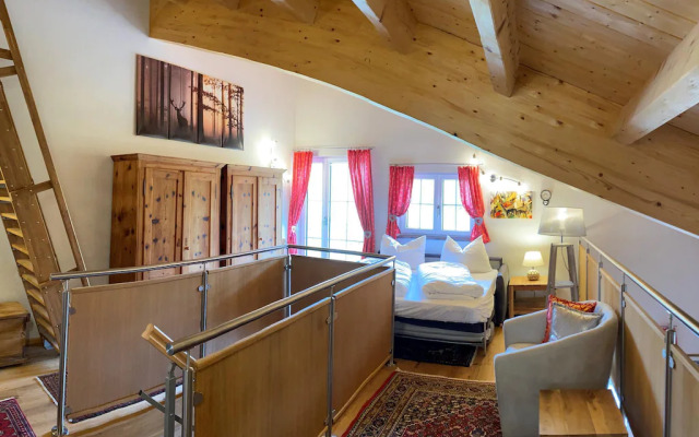Chalet Salzburg, Dienten