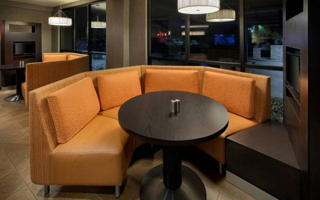 Courtyard by Marriott Grand Rapids Airport