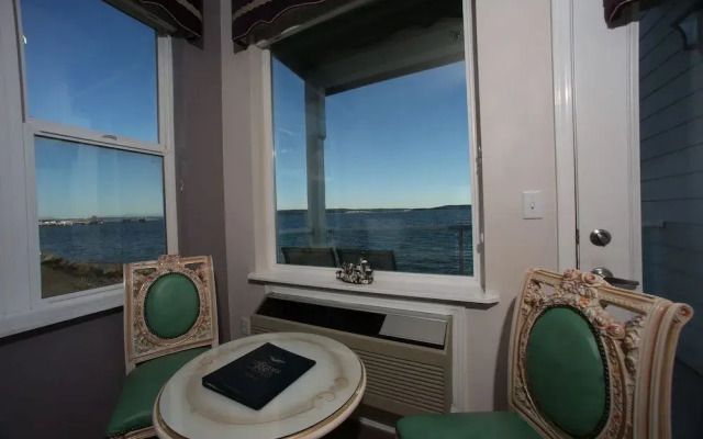 Tides Inn & Suites