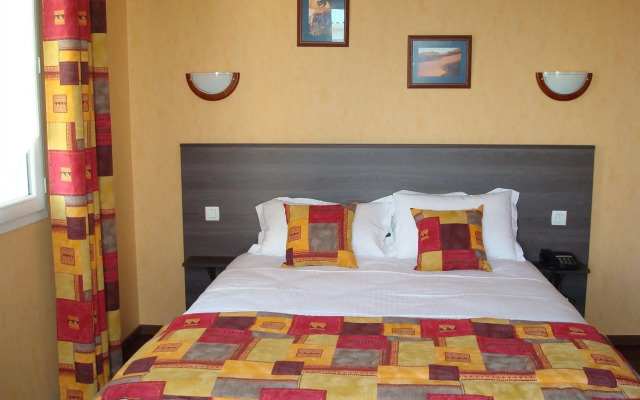 Brit Hotel Confort Azur Cholet Nord