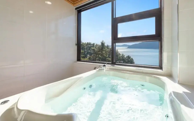 Geoje Marine Castle Spa Pension