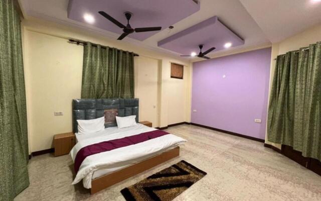 Oyo 703859 Hotel Greeno