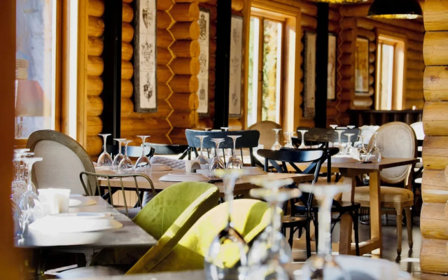 Wood Hills Hotel & Resort