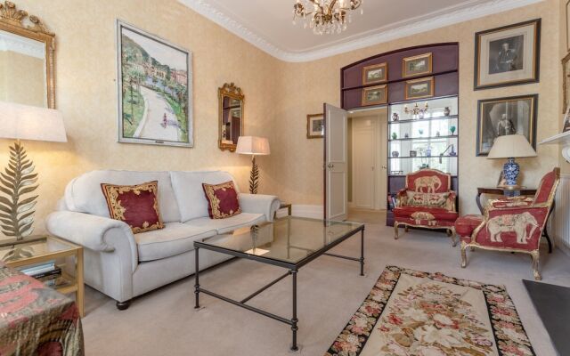 Elegant Apartment in Central Kensington