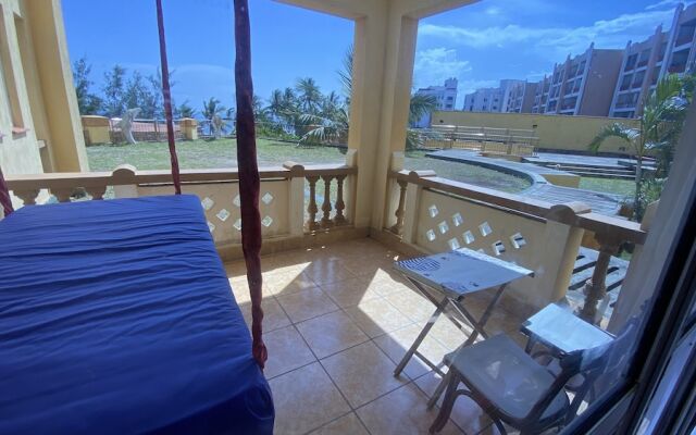 Lux Suites Eden Seafront Apartments