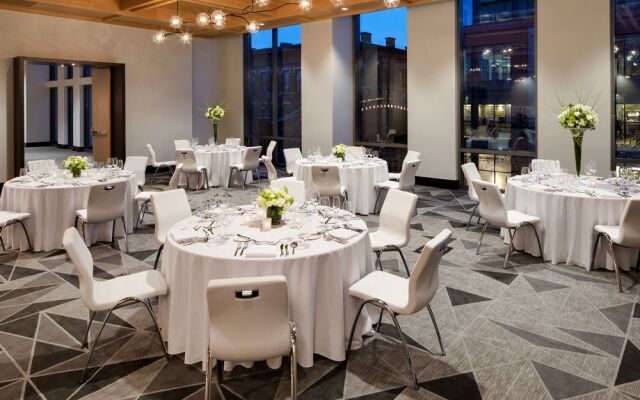 Le Méridien Columbus, The Joseph