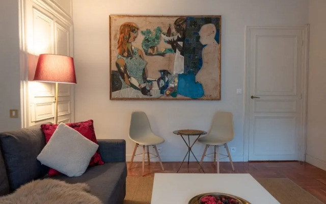 Pelicanstay at Avenue George V Paris