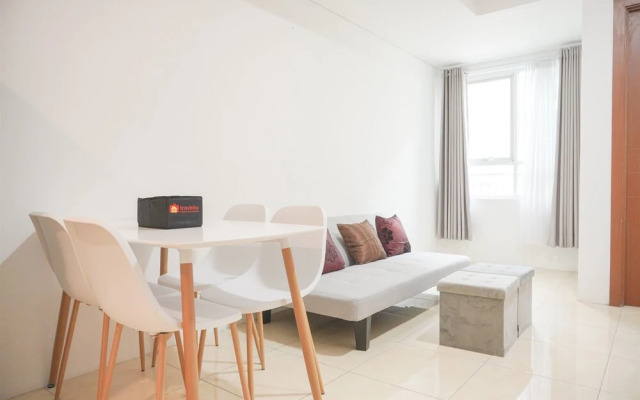 Modern And Homey 2Br At Mt Haryono Square Apartment