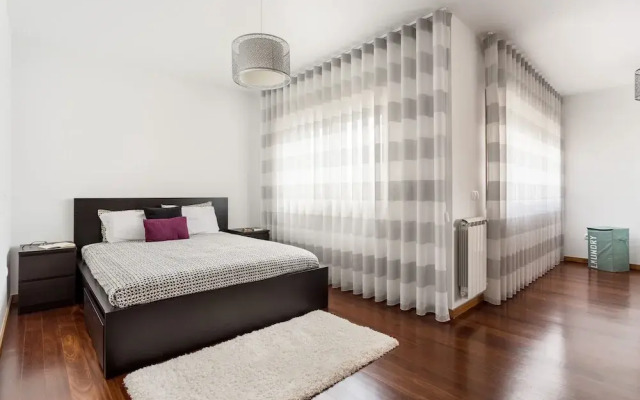 JOIVY Sleek House W/Balcony & 2 Terraces In Porto