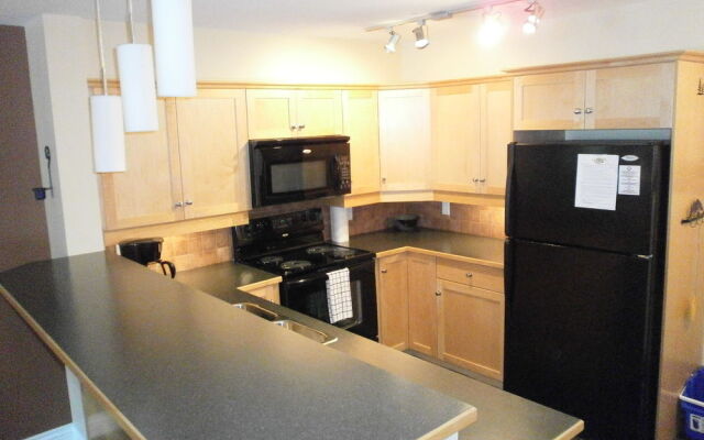 Kaslo Bay Condominium