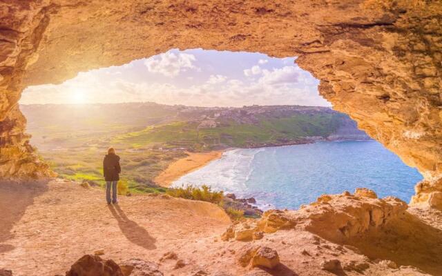 Holiday Hub Gozo - Rooftop Jacuzzi & Pool - 3 Bedrooms