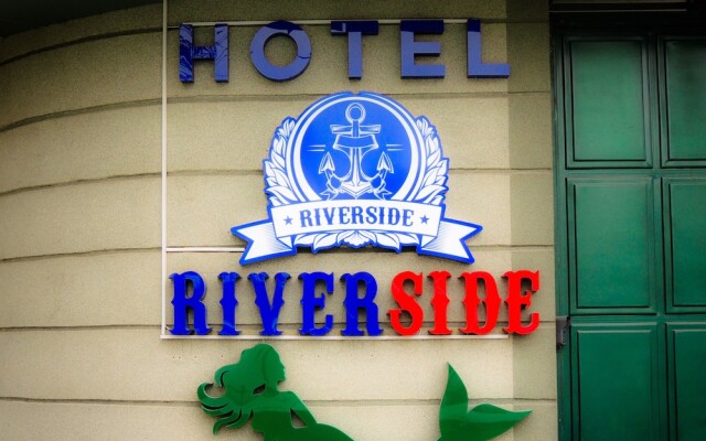 Riverside Hotel