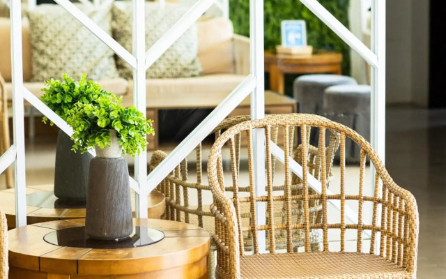 Holiday Suites Hotel & Resort