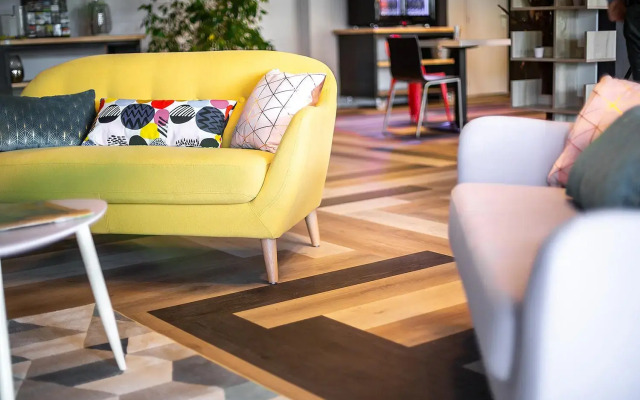 Carre Pau Airport Hotel
