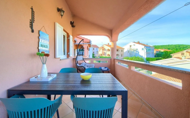 Elegant and Vibrant Apartment With Terrace and Sea View