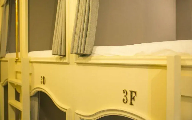 The Wardrobe Hostel Roppongi