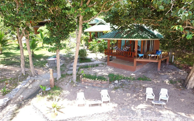 Chomjan Beach Resort