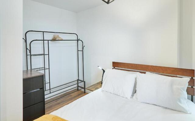 Host Stay Mander Retreat