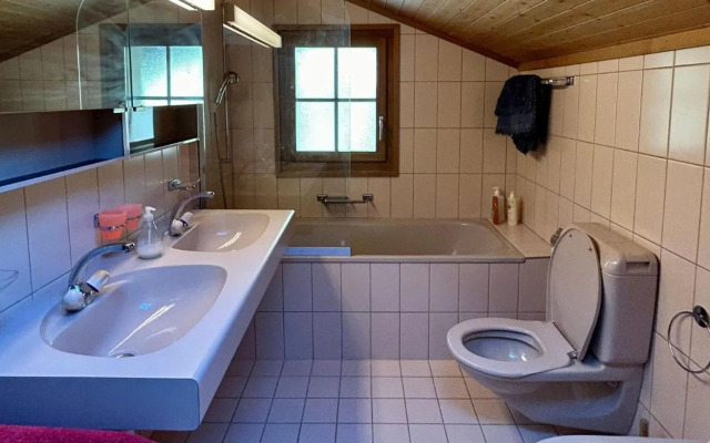 Cozy spacious Flat right in the village