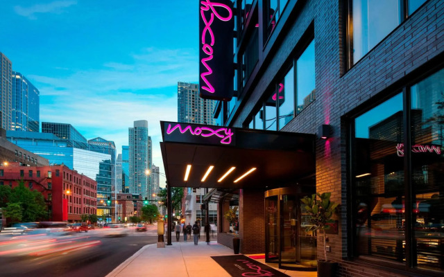 Moxy Chicago Downtown