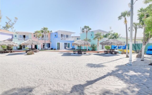 Coral Harbour Beach House And Villas