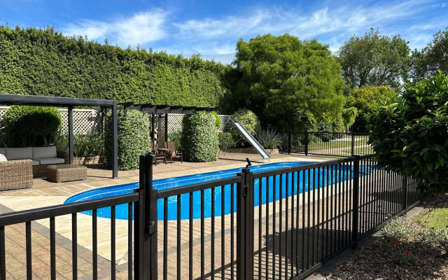 Tiny House Oasis Cambidge-Pool-Hamilton Airport 10mins