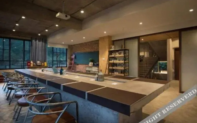 Wuyou Tongjin Mountain Inn