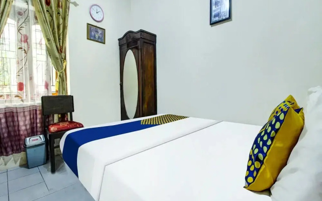 OYO HOMES 91242 Desa Wisata Cibuntu Kuningan Syariah